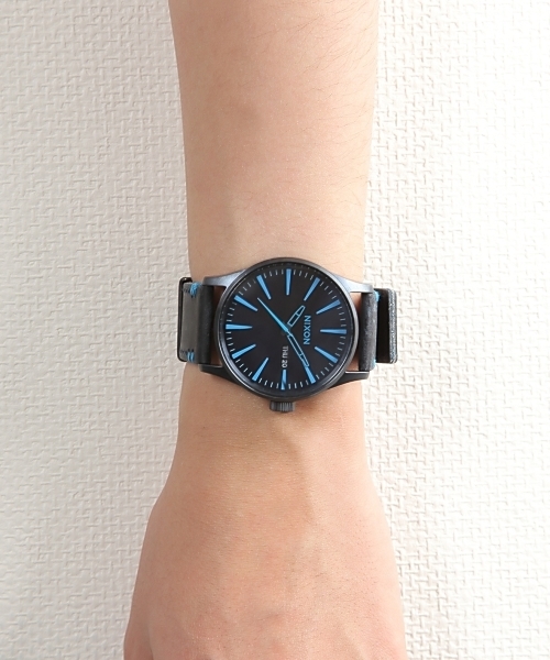 NIXON（ニクソン）の「THE SENTRY LEATHER（アナログ腕時計・メンズ・ブラウン系その他/シルバー系その他/その他1/ホワイト×シルバー/ブラック/ホワイト/その他2/ブルー系その他/その他3/ブラック×ゴールド/その他4/ガンメタ/ゴールド系その他/ブラウン系その他2/ブロンズ・FREE）」の9枚目の写真