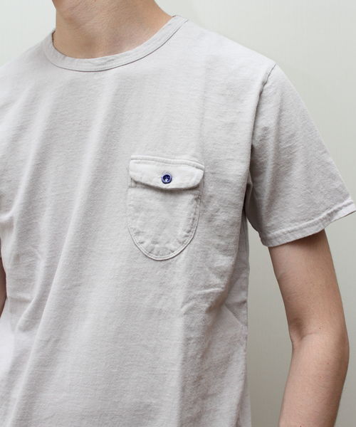 EEL（イール）の「EEL / イール 別注 陶器ボタンのポケＴ　ポケットTシャツ（Tシャツ/カットソー・メンズ・ホワイト/グレー/サックスブルー・M/L/XL/XS）」の9枚目の写真