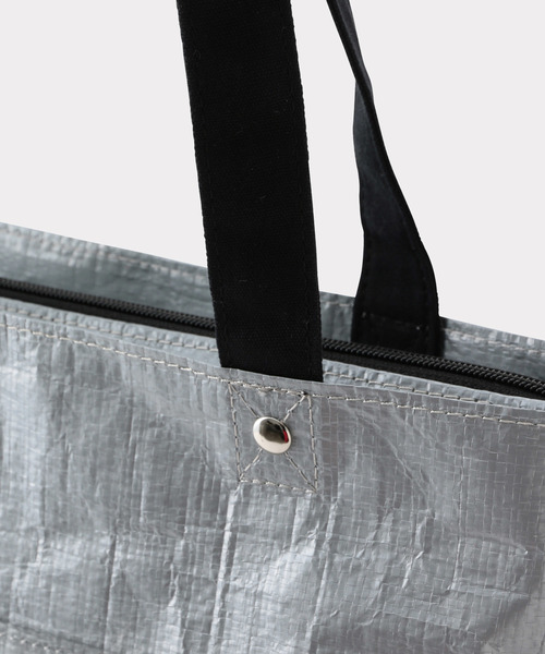 ADAM ET ROPE'（アダムエロペ）の「PACKER ポリプロピレンロゴトートバッグ（トートバッグ・メンズ・ブラック/シルバー・FREE）」の6枚目の写真