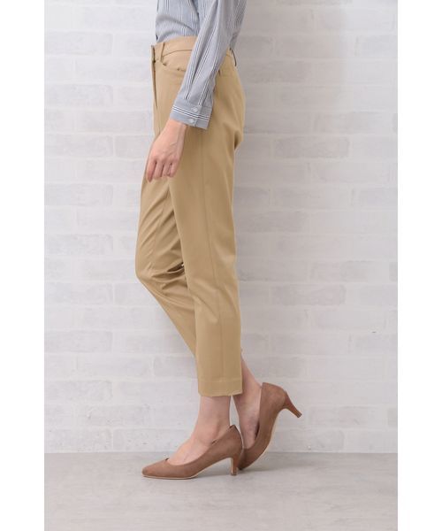 NATURAL BEAUTY BASIC（ナチュラルビューティーベーシック）の「ストレッチサテンパンツ（その他パンツ・レディース・ベージュ/オフホワイト・SMALL/MEDIUM/LARGE/X-SMALL）」の9枚目の写真