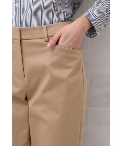 NATURAL BEAUTY BASIC（ナチュラルビューティーベーシック）の「ストレッチサテンパンツ（その他パンツ・レディース・ベージュ/オフホワイト・SMALL/MEDIUM/LARGE/X-SMALL）」の4枚目の写真