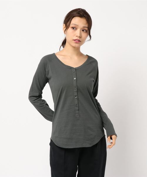 AMERICAN HOLIC（アメリカンホリック）の「MVSヘンリーネック長袖カットプルオーバー＊（Tシャツ/カットソー・レディース・チャコールグレー/オフホワイト/ホワイト系その他・M/L）」の3枚目の写真