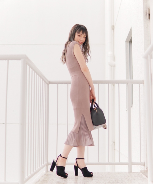 LIPSERVICE（リップサービス）の「プリーツレイヤードノースリニットワンピース（ワンピース・レディース・ブラック/ピンク/モカ・FREE）」の9枚目の写真