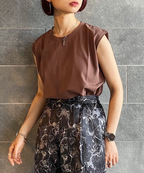 PAGEBOY（ページボーイ）の「マルチファンクションノースリ（Tシャツ/カットソー・レディース・ブラック/パープル/オフホワイト/イエロー系その他/ダークブラウン/グレイッシュベージュ・FREE）」の4枚目の写真