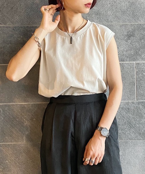 PAGEBOY（ページボーイ）の「マルチファンクションノースリ（Tシャツ/カットソー・レディース・ブラック/パープル/オフホワイト/イエロー系その他/ダークブラウン/グレイッシュベージュ・FREE）」の5枚目の写真