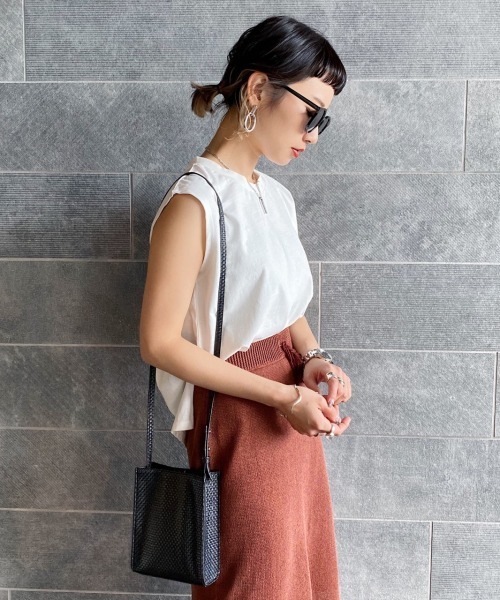 PAGEBOY（ページボーイ）の「マルチファンクションノースリ（Tシャツ/カットソー・レディース・ブラック/パープル/オフホワイト/イエロー系その他/ダークブラウン/グレイッシュベージュ・FREE）」の22枚目の写真