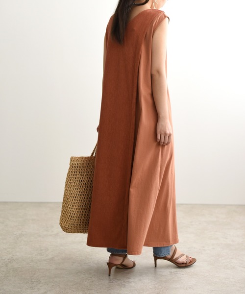 LHELBIE（レルビエ）の「アシメボタンスリットワンピース（ワンピース・レディース・ライトブルー/ブラック/テラコッタ・M）」の7枚目の写真