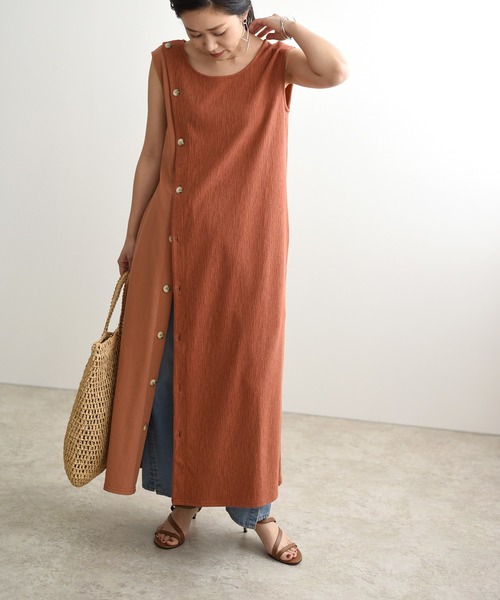 LHELBIE（レルビエ）の「アシメボタンスリットワンピース（ワンピース・レディース・ライトブルー/ブラック/テラコッタ・M）」の4枚目の写真