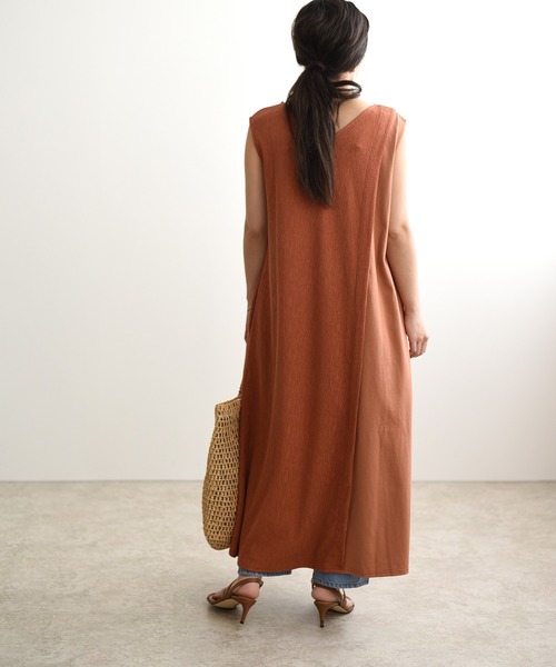 LHELBIE（レルビエ）の「アシメボタンスリットワンピース（ワンピース・レディース・ライトブルー/ブラック/テラコッタ・M）」の6枚目の写真