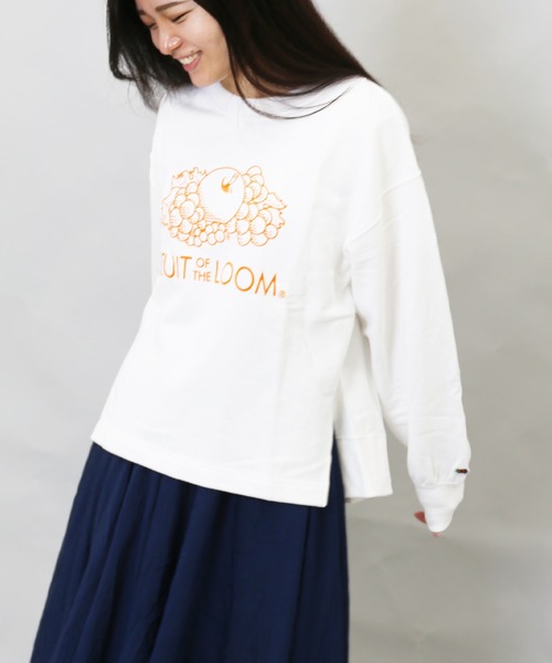 FRUIT OF THE LOOM(フルーツオブザルーム)の「ZOZO限定プリントドロップショルダースウェット(スウェット・レディース・ブラック/ホワイト/グレー・S/M)」の2枚目の写真