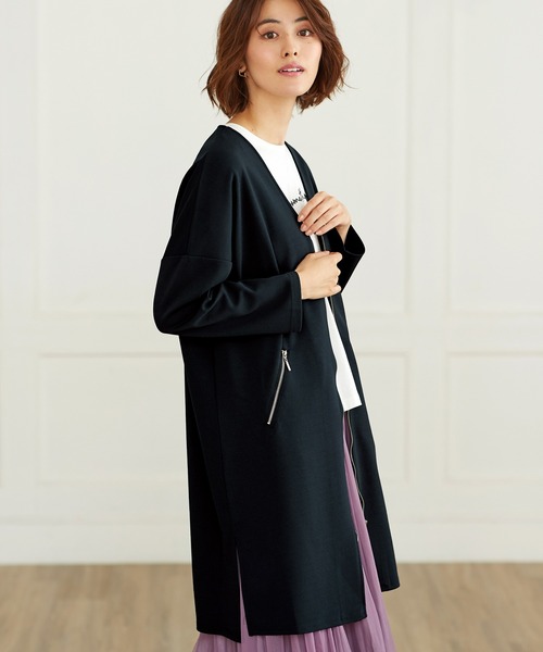BELLUNA PLUS(ベルーナ)の「ジッパー使いVネックロングジャケット(ノーカラージャケット・レディース・ネイビー/ブルー系その他/ピンクベージュ・MEDIUM/LARGE/X-LARGE)」の2枚目の写真