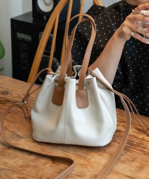 Rename（リネーム）の「Rename フェイクレザー 3WAY 巾着 トート ショルダーバッグ（ショルダーバッグ・レディース・ブラック/チャコールグレー/ブラウン/グレイッシュベージュ/カーキ/ベージュ系その他/ブラウン系その他・FREE）」の5枚目の写真