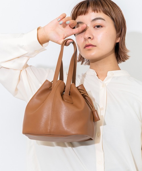 Rename（リネーム）の「Rename フェイクレザー 3WAY 巾着 トート ショルダーバッグ（ショルダーバッグ・レディース・ブラック/チャコールグレー/ブラウン/グレイッシュベージュ/カーキ/ベージュ系その他/ブラウン系その他・FREE）」の3枚目の写真