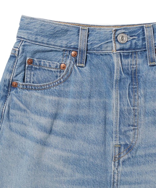 Levi's（リーバイス）の「RIBCAGE SKIRT BERNAL TIDE（デニムスカート・レディース・ライトインディゴブルー・29inch/24inch/25inch/26inch/27inch/23inch/28inch）」の4枚目の写真