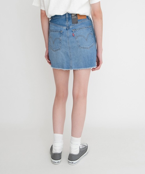 Levi's（リーバイス）の「RIBCAGE SKIRT BERNAL TIDE（デニムスカート・レディース・ライトインディゴブルー・29inch/24inch/25inch/26inch/27inch/23inch/28inch）」の15枚目の写真