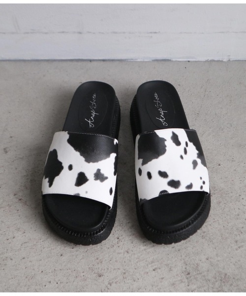 ANAP(アナップ)の「カウ柄・アニマル柄サンダル(サンダル・レディース・ブラック・S/M/L/LL)」の6枚目の写真