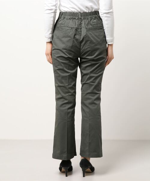 179/WG（イチナナキュウダブルジー）の「セミフレアチノパン（チノパンツ・レディース・グリーン/ベージュ・MEDIUM）」の19枚目の写真