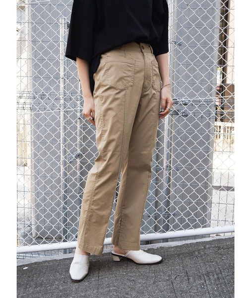 179/WG（イチナナキュウダブルジー）の「セミフレアチノパン（チノパンツ・レディース・グリーン/ベージュ・MEDIUM）」の2枚目の写真