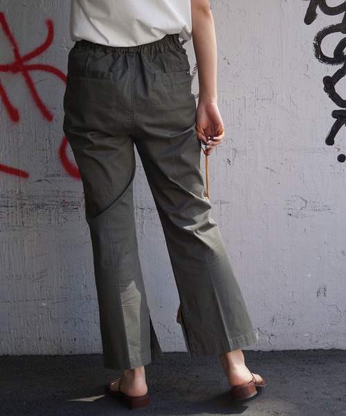 179/WG（イチナナキュウダブルジー）の「セミフレアチノパン（チノパンツ・レディース・グリーン/ベージュ・MEDIUM）」の14枚目の写真