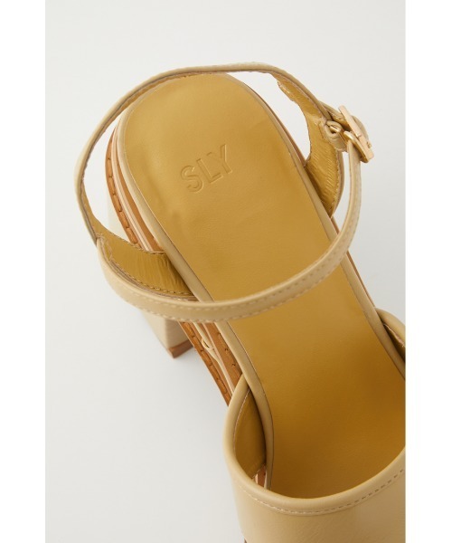 SLY（スライ）の「CUT OUT CHUNK HEEL SANDAL チャンキーヒール