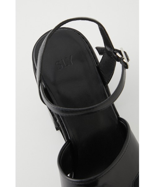SLY（スライ）の「CUT OUT CHUNK HEEL SANDAL チャンキーヒール