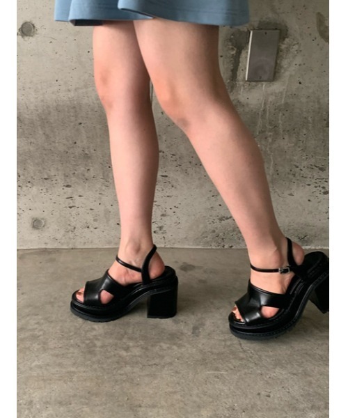 SLY（スライ）の「CUT OUT CHUNK HEEL SANDAL チャンキーヒール
