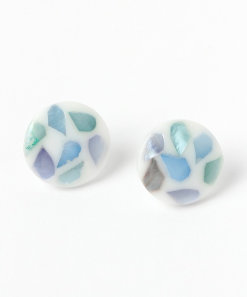 studio CLIP(スタディオクリップ)の「シェルモザイクラウンドピアス(ピアス(両耳用)・レディース・ブルー/その他1・FREE)」の1枚目の写真