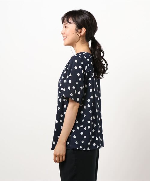 fleur by mint breeze（フルールバイミントブリーズ）の「【M~5L】花柄 ブラウス（シャツ/ブラウス・レディース・パープル/ネイビー・LL/3L/4L/5L/M/L）」の14枚目の写真