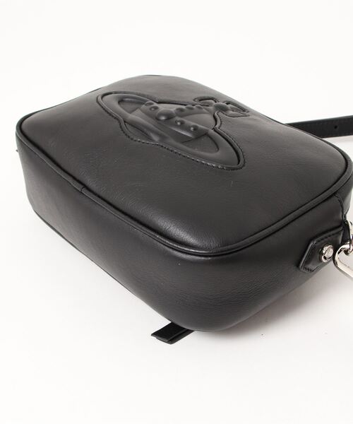 Vivienne Westwood(ヴィヴィアンウエストウッド)の「43030037/41499/CHELSEA CAMERA BAG(その他小物・レディース・ブラック・FREE)」の3枚目の写真