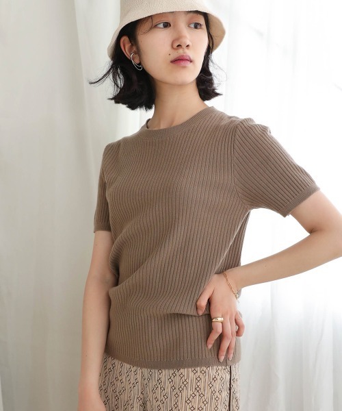 Bab(バブ)の「【WEB限定】BASIC半袖リブニット(ニット/セーター・レディース・ブラック/オフホワイト/ブラウン/イエロー・38)」の3枚目の写真