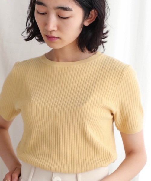 Bab(バブ)の「【WEB限定】BASIC半袖リブニット(ニット/セーター・レディース・ブラック/オフホワイト/ブラウン/イエロー・38)」の4枚目の写真