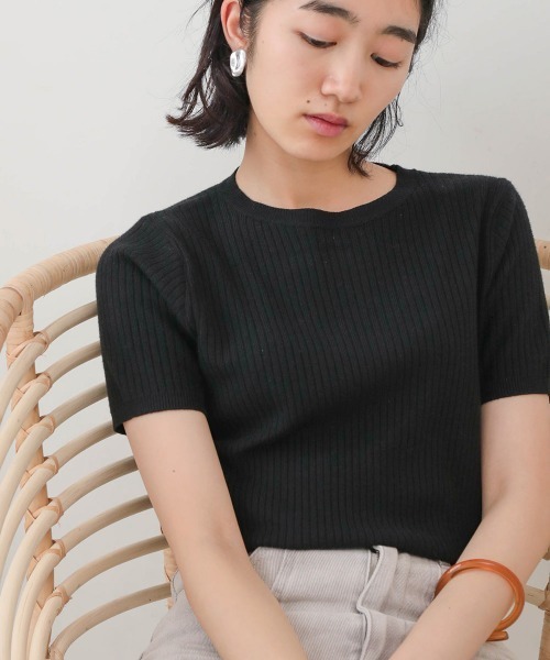 Bab(バブ)の「【WEB限定】BASIC半袖リブニット(ニット/セーター・レディース・ブラック/オフホワイト/ブラウン/イエロー・38)」の11枚目の写真