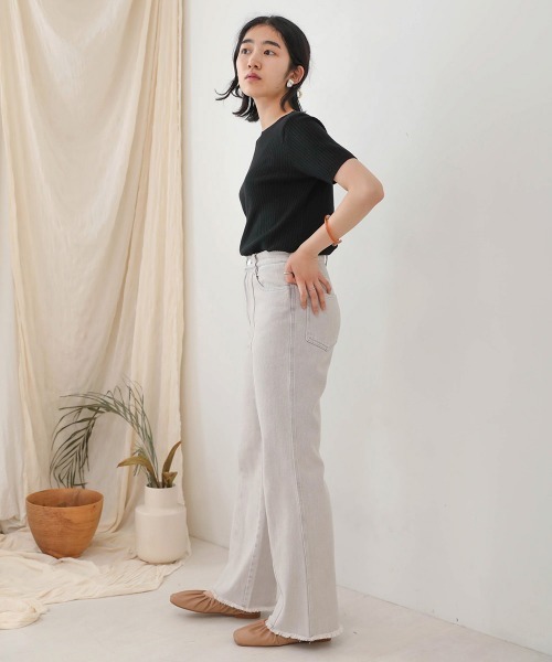 Bab(バブ)の「【WEB限定】BASIC半袖リブニット(ニット/セーター・レディース・ブラック/オフホワイト/ブラウン/イエロー・38)」の13枚目の写真