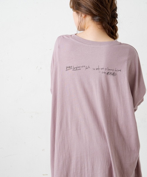 PUAL CE CIN(ピュアルセシン)の「バックプリントチュニック(Tシャツ/カットソー・レディース・チャコール/ライトベージュ/オリーブ系/ピンク系その他・FREE)」の4枚目の写真