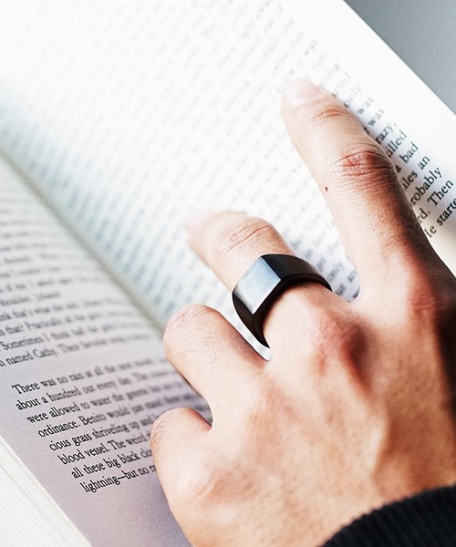 MinoriTY（マイノリティ）の「スチールフラットスクウェアリング メンズ ウィメンズ（リング・メンズ・ブラック/シルバー・S/M/XS）」の2枚目の写真