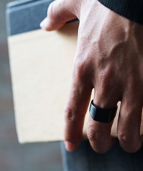 MinoriTY（マイノリティ）の「スチールフラットスクウェアリング メンズ ウィメンズ（リング・メンズ・ブラック/シルバー・S/M/XS）」の11枚目の写真