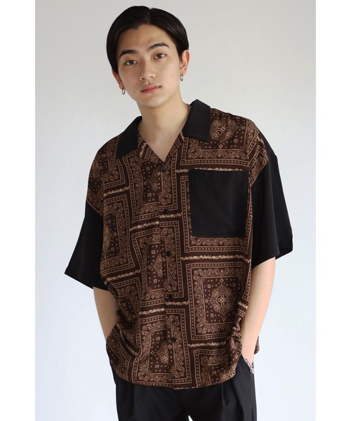 CREARE -LINO-(クレアーレリノ)の「バンダナ柄 オーバーサイズ オープンカラーシャツ<ユニセックス>(シャツ/ブラウス・メンズ・ブラック/ブラウン・M/L)」の1枚目の写真