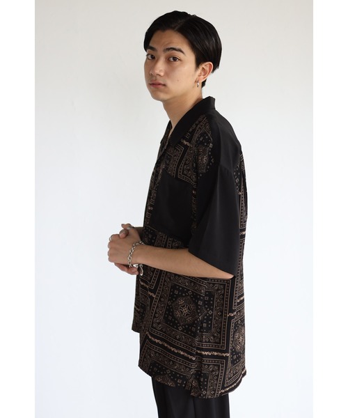CREARE -LINO-(クレアーレリノ)の「バンダナ柄 オーバーサイズ オープンカラーシャツ<ユニセックス>(シャツ/ブラウス・メンズ・ブラック/ブラウン・M/L)」の6枚目の写真