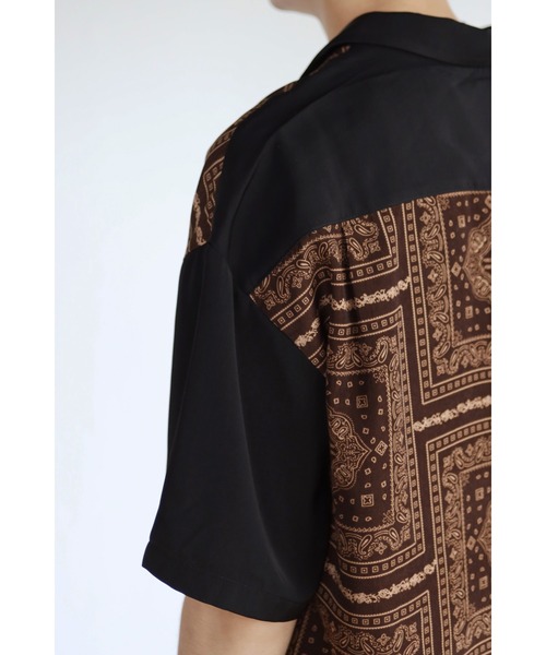 CREARE -LINO-(クレアーレリノ)の「バンダナ柄 オーバーサイズ オープンカラーシャツ<ユニセックス>(シャツ/ブラウス・メンズ・ブラック/ブラウン・M/L)」の8枚目の写真