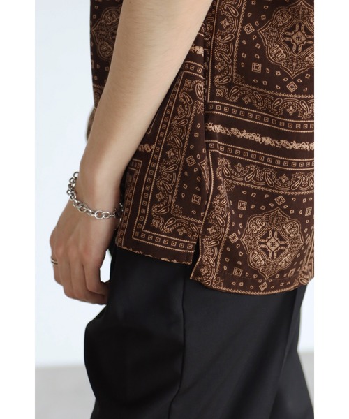 CREARE -LINO-(クレアーレリノ)の「バンダナ柄 オーバーサイズ オープンカラーシャツ<ユニセックス>(シャツ/ブラウス・メンズ・ブラック/ブラウン・M/L)」の11枚目の写真