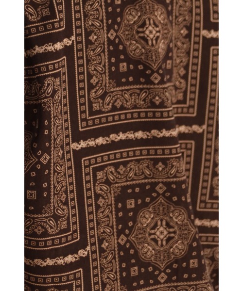 CREARE -LINO-(クレアーレリノ)の「バンダナ柄 オーバーサイズ オープンカラーシャツ<ユニセックス>(シャツ/ブラウス・メンズ・ブラック/ブラウン・M/L)」の5枚目の写真