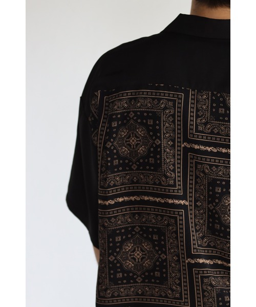 CREARE -LINO-(クレアーレリノ)の「バンダナ柄 オーバーサイズ オープンカラーシャツ<ユニセックス>(シャツ/ブラウス・メンズ・ブラック/ブラウン・M/L)」の15枚目の写真