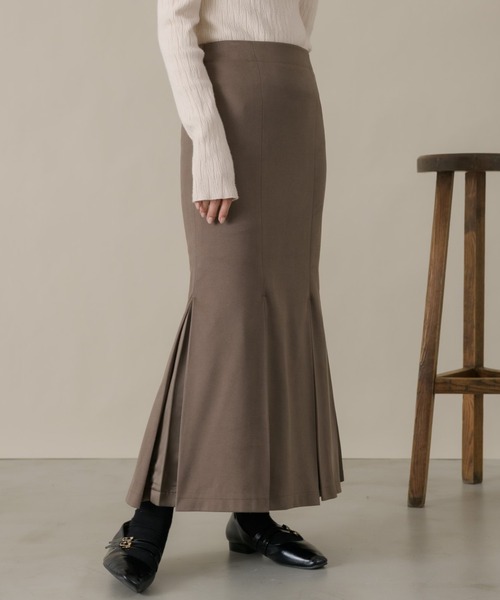 NEUNA（ヌナ）の「ウールタッチマーメイドプリーツサテン切替ロングスカート（スカート・レディース・ブラック/アイボリー/グレイッシュベージュ・SMALL/MEDIUM/LARGE）」の3枚目の写真