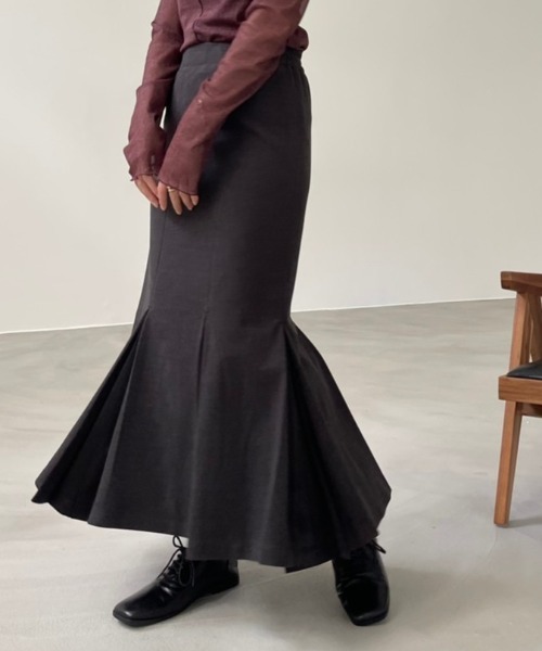 NEUNA（ヌナ）の「ウールタッチマーメイドプリーツサテン切替ロングスカート（スカート・レディース・ブラック/アイボリー/グレイッシュベージュ・SMALL/MEDIUM/LARGE）」の18枚目の写真