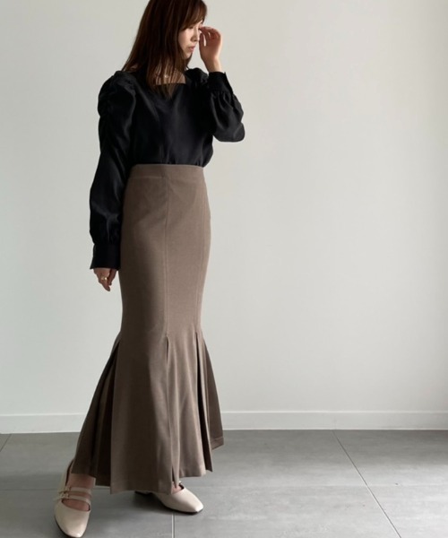 NEUNA（ヌナ）の「ウールタッチマーメイドプリーツサテン切替ロングスカート（スカート・レディース・ブラック/アイボリー/グレイッシュベージュ・SMALL/MEDIUM/LARGE）」の19枚目の写真