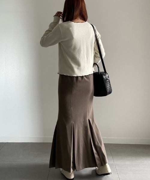 NEUNA（ヌナ）の「ウールタッチマーメイドプリーツサテン切替ロングスカート（スカート・レディース・ブラック/アイボリー/グレイッシュベージュ・SMALL/MEDIUM/LARGE）」の10枚目の写真