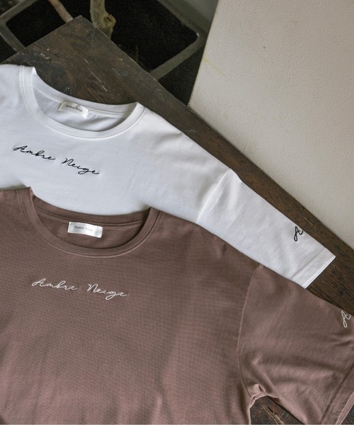 Ambre Neige（アンブルネージュ）の「ロゴ刺繍Tシャツ／【WEB/EC限定商品】（Tシャツ/カットソー・レディース・ホワイト/モカ・FREE）」の2枚目の写真