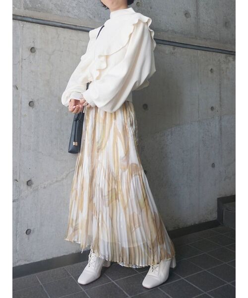 MERCURYDUO（マーキュリーデュオ）の「メタリックプリーツグラデーションロングスカート（スカート・レディース・ピンク/イエロー/グレー・SMALL/MEDIUM）」の5枚目の写真