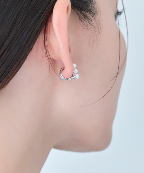 Phoebe(フィービィー)の「【シリーズ累計販売 15,000点突破!】【定番】ダブルデコレイトカフイヤリング/パール(イヤリング・レディース・イエローゴールド/シルバー/シルバー系1/ゴールド系1/その他1/その他2・FREE)」の7枚目の写真