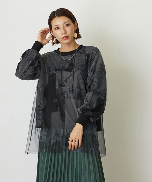 NICOLE white（ニコルホワイト）の「プリントチュールプルオーバー（Tシャツ/カットソー・レディース・ブルー系/ブラック系/その他・FREE）」の2枚目の写真